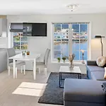 Komfortable Med Sjoutsikt Apartament *