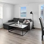 Komfortable Med Sjoutsikt Apartament Stadlandet