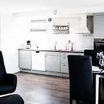 Komfortable Med Sjoutsikt Apartament