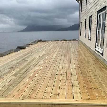 Daire Komfortable Med Sjoutsikt Stadlandet