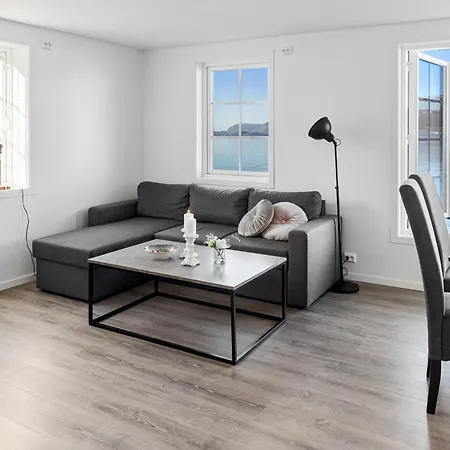Komfortable Med Sjoutsikt Апартаменты Stadlandet