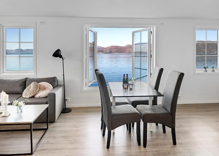 Apartment Komfortable Med Sjoutsikt Stadlandet